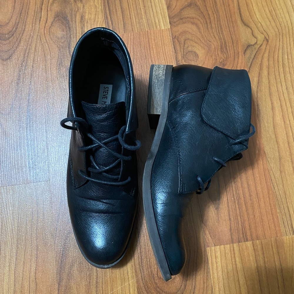 STEVE MADDEN Stingrei Black Leather Fold over heeled lace up retro booties 8